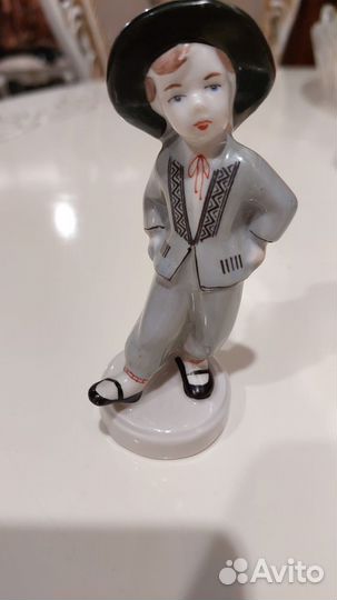 Статуэтка фарфор
