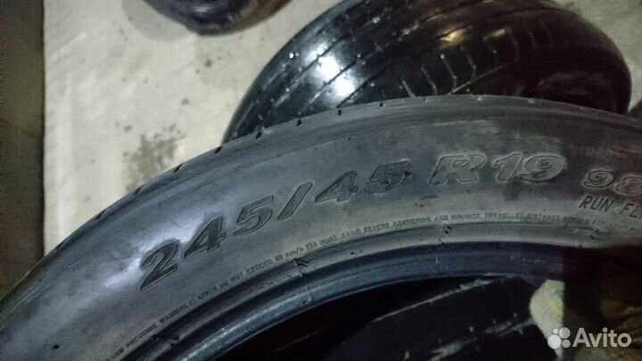 Pirelli P Zero Rosso 245/45 R19 и 275/40 R19 99Y