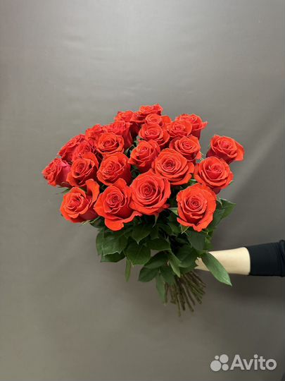 Букет из 25 алых роз