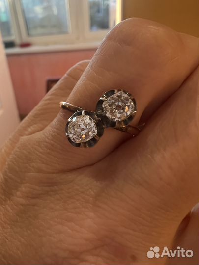 Золотое кольцо с природными бриллиантами Поцелуйчи