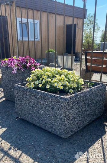 Вазон Куба. Вазон из бетона. Ваза. Уличный вазон