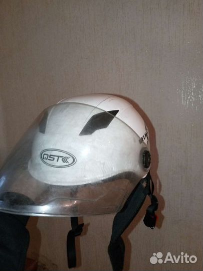 Горнолыжный шлем