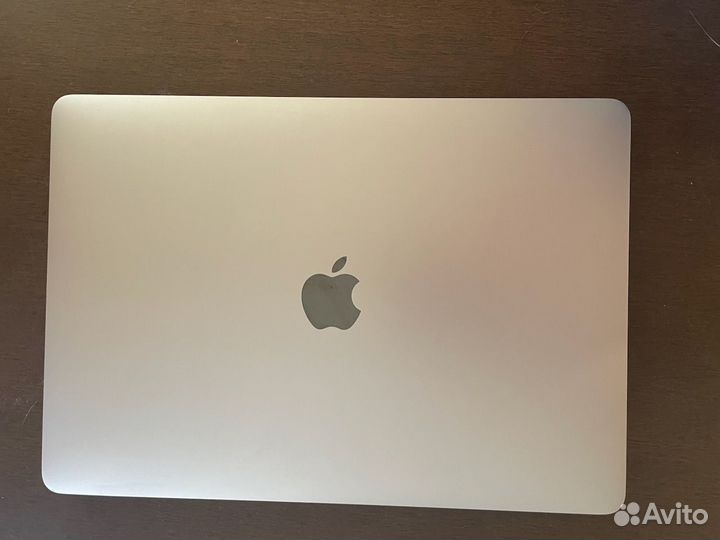MacBook Pro 13 - 2016, Two Thunderbolt 3 ports