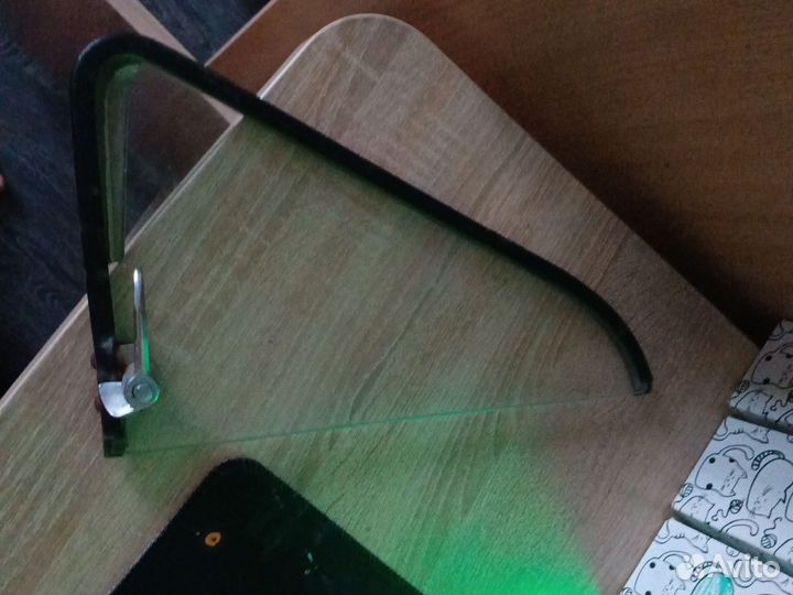 Боковое стекло