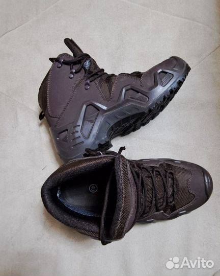Трекинговые ботинки