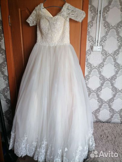 Свадебное платье 42 44 бу