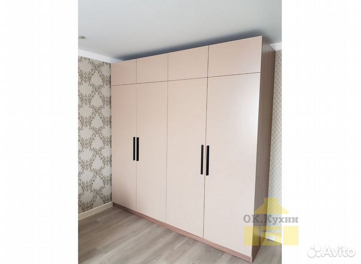 Распашной шкаф