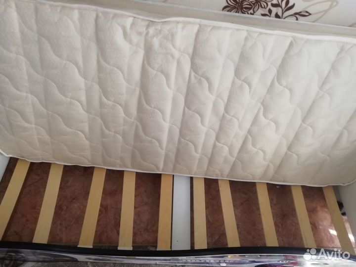 Детская кровать машина