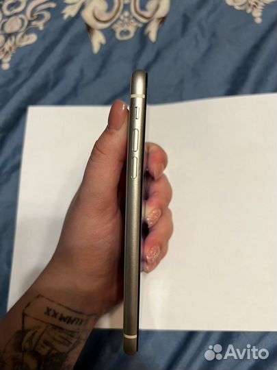 Телефон iPhone 11