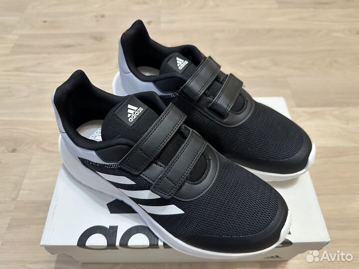 39.5 Новые кроссовки Adidas