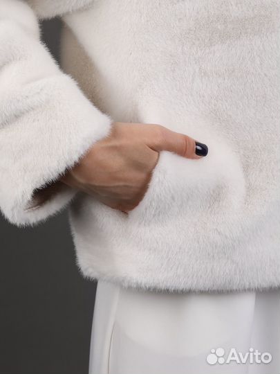 Шуба белая из эко меха / под норку