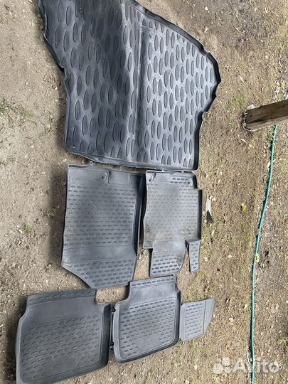 Автомобильные коврики резиновые