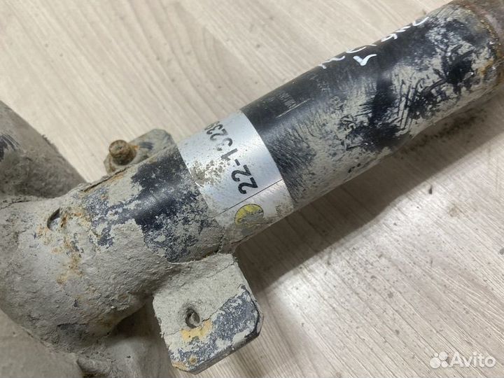 Амортизатор передний левый Renault Megane 2 с2002