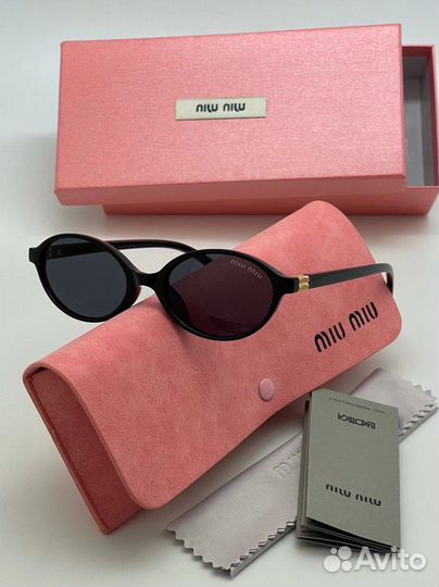 Солнцезащитные очки MIU MIU