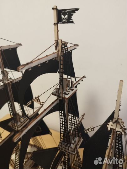 Сувенирная модель парусника