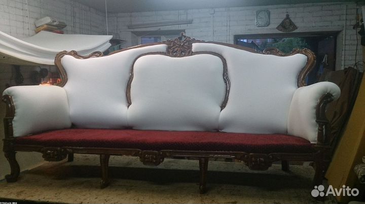 Перетяжка и замена обивки диванов из велюра