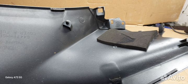 Правая накладка бака Vfr 1200