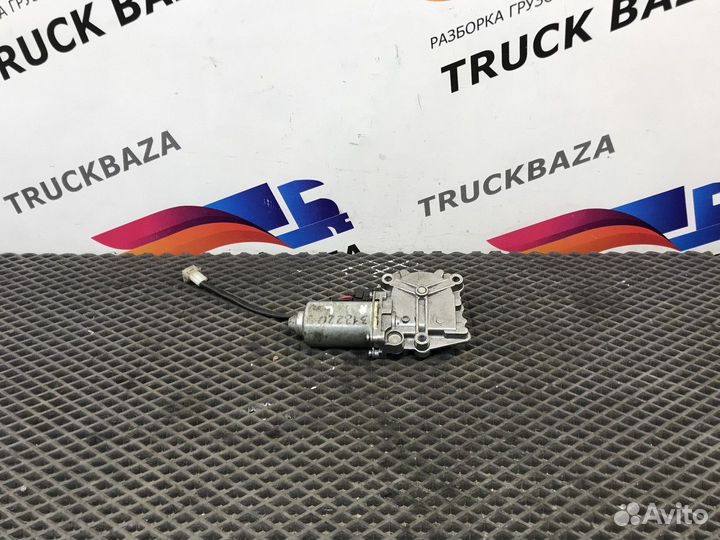 318220 Моторчик стеклоподъемника левый