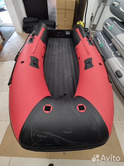 Лодка Gladiator E380PRO Б/У Красно-черная