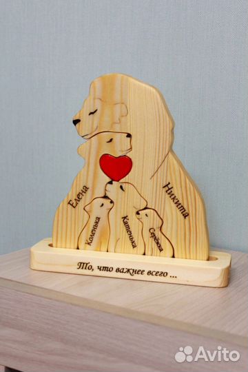 Деревянные фигурки-семья лвов