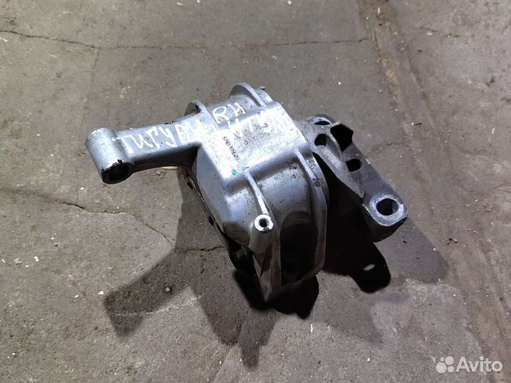 Опора двигателя Volkswagen Tiguan