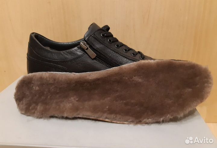 Ботинки новые размер-42