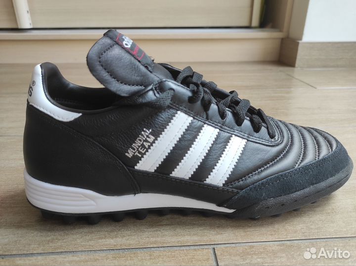 Adidas Mundial Team