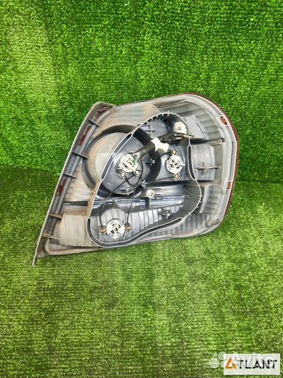 Фонарь задний левый toyota platz