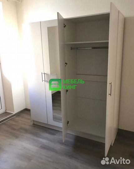 Шкаф с зеркалом