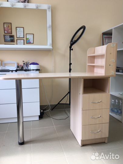 Маникюрный стол складной