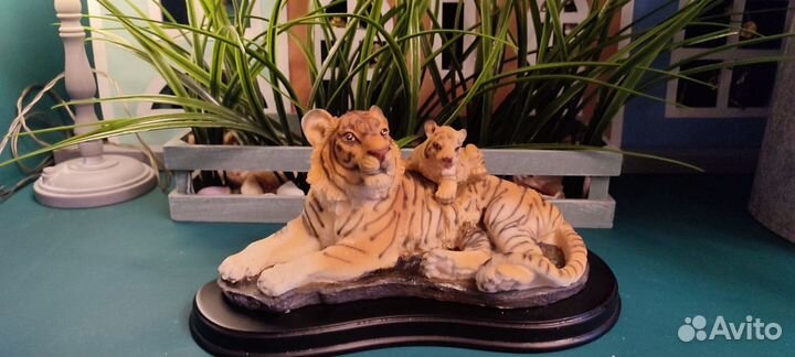Статуэтки тигров