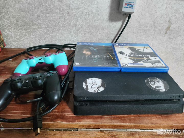 Плайстейшен 4 Слим