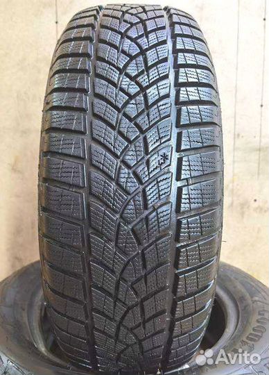 Goodyear UltraGrip 215/60 R16