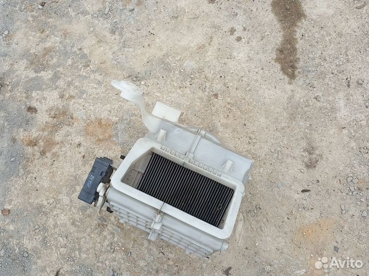 Моторчик печки в корпусе mazda 6gg