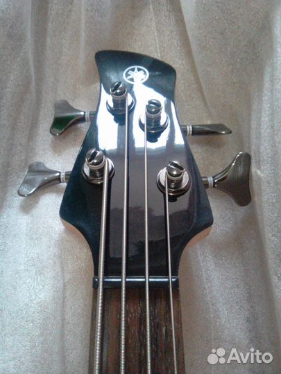 Бас гитара Yamaha trbx304