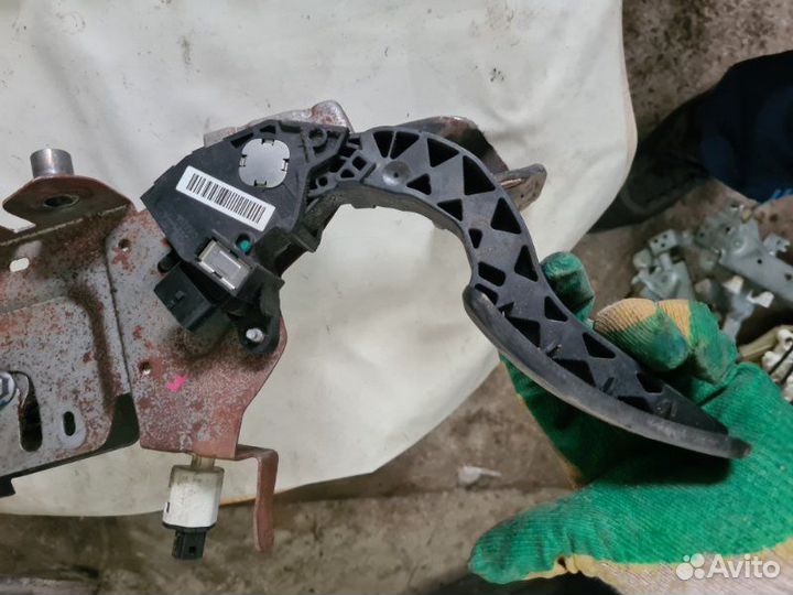 Педаль газа Renault Fluence седан M4R 2011