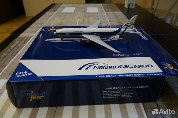 Модель самолета Boeing-777F М 1:400
