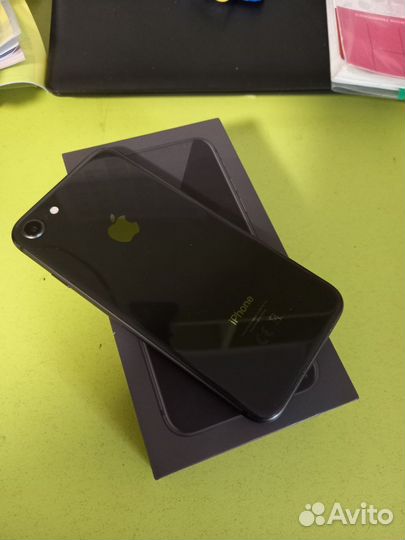 Телефон iPhone 8 64 gb