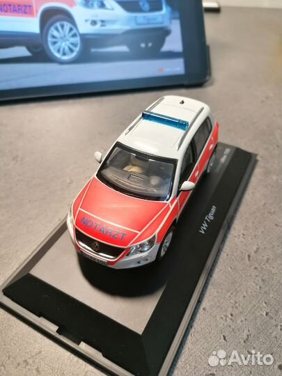 Модель автомобиля vw tiguan 1:43 schuco