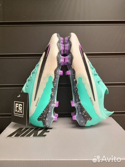 Футбольные бутсы Nike Phantom