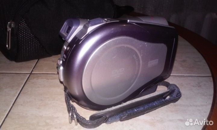 Видеокамера Canon DC100