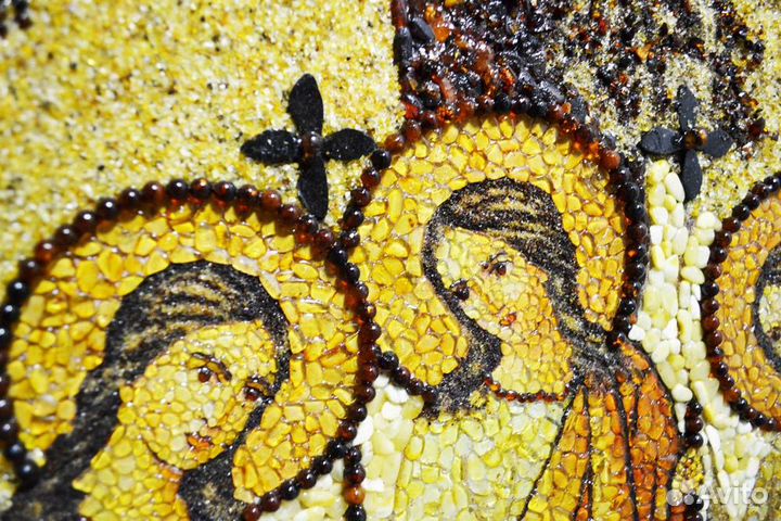 Икона из янтаря - Святая Троица Array