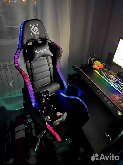 Кресло игровое Defender Ultimate RGB новое