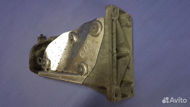 Кронштейн двигателя правый BMW 5-серия E60/E61