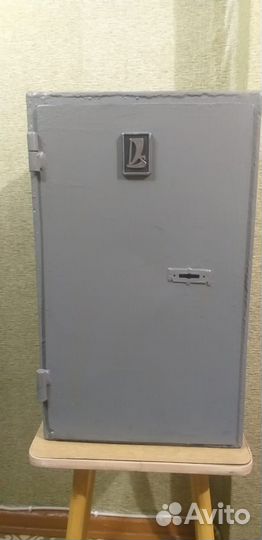 Сейф металлический