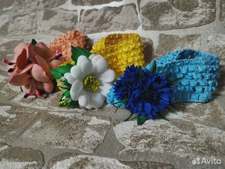 Аксессуары из фоамирана (резинки, заколки, броши)
