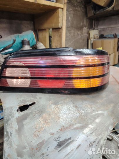 Фонарь задний правый тоета корола левин