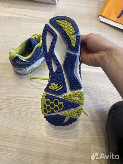 Кроссовки женские