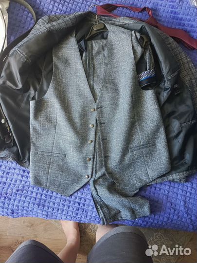 Костюм тройка