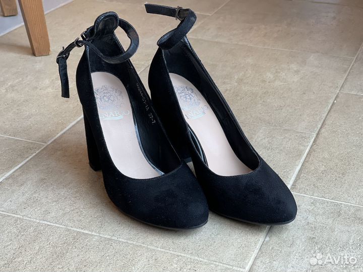 Туфли замшевые черные на застежке